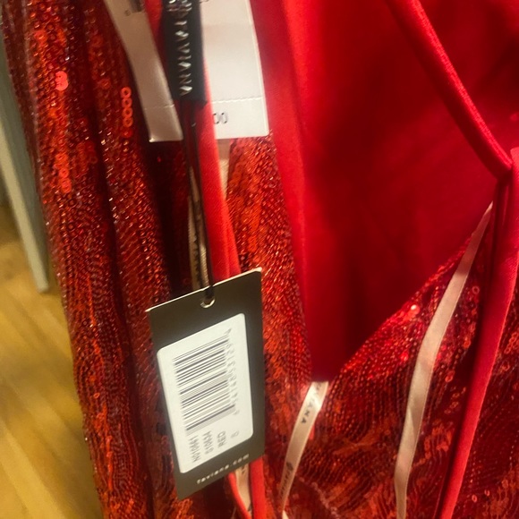 Beautiful Valentines Day Gown! Faviana Glamour Gown New w/ Tags. Size 8. Elegant - Picture 6 of 6